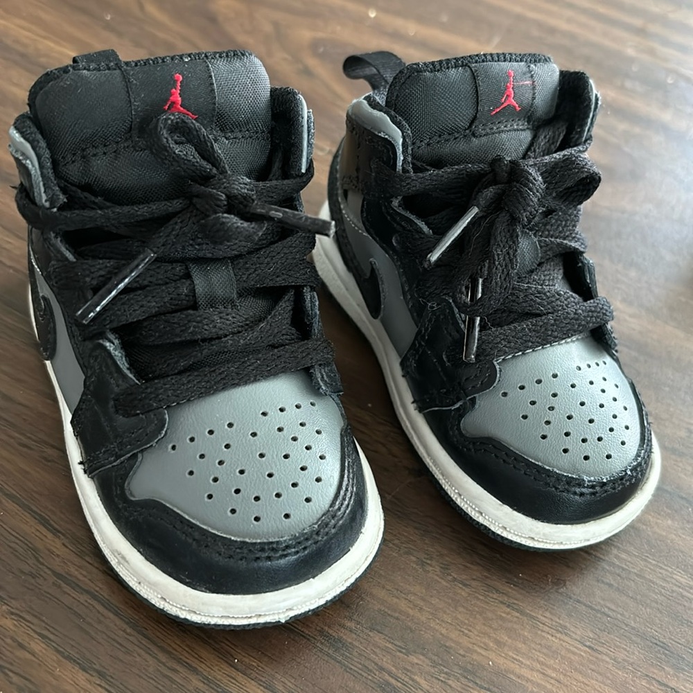 Nike Air Jordan 1 Mid Athletic Shoes ‘Shadow’ - Toddler Boys 4C